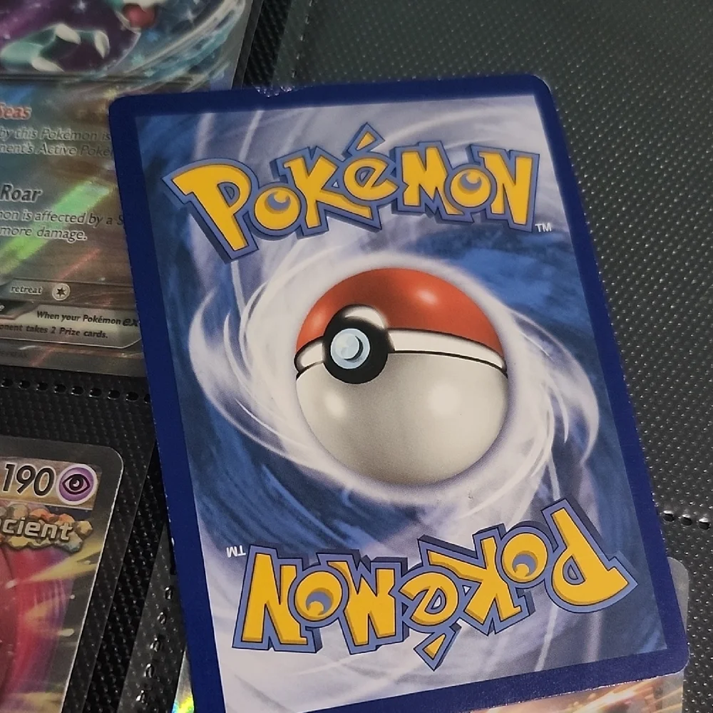 Boltund V Pokémon Card